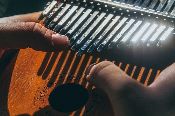Explorez la boutique spécialiste du kalimba pour tous les musiciens
